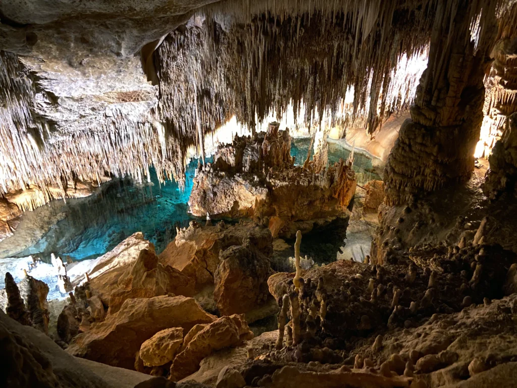 Die Cuevas del Drach ist ein Tropfsteinhöhlensystem in Porto Cristo, im Osten Mallorcas
