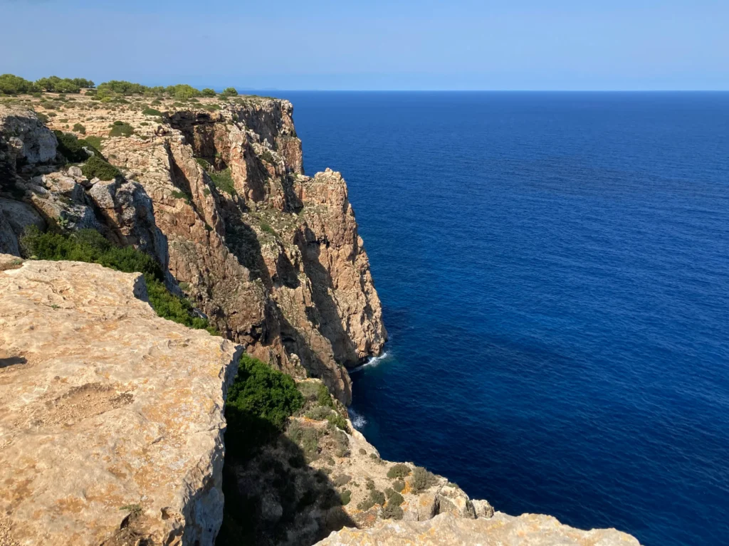 Küste bei Far de la Mola
