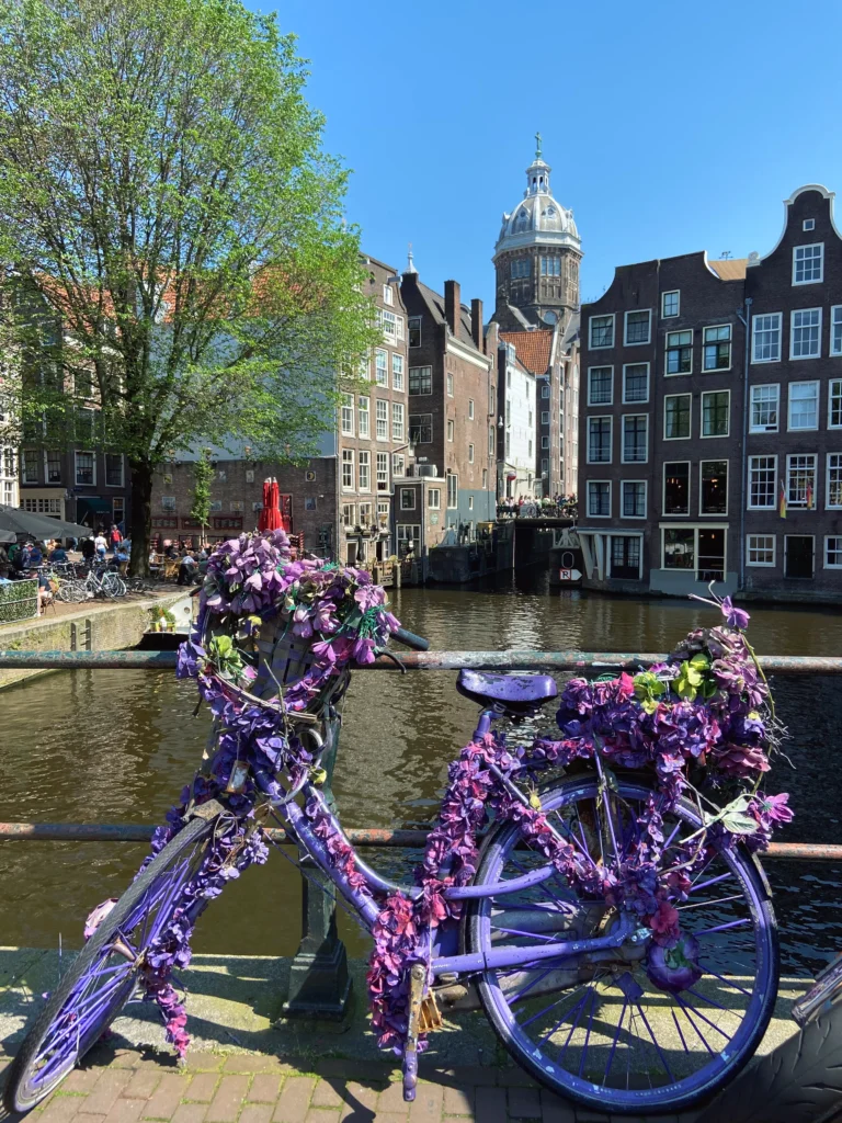Amsterdam: buntes Fahrrad