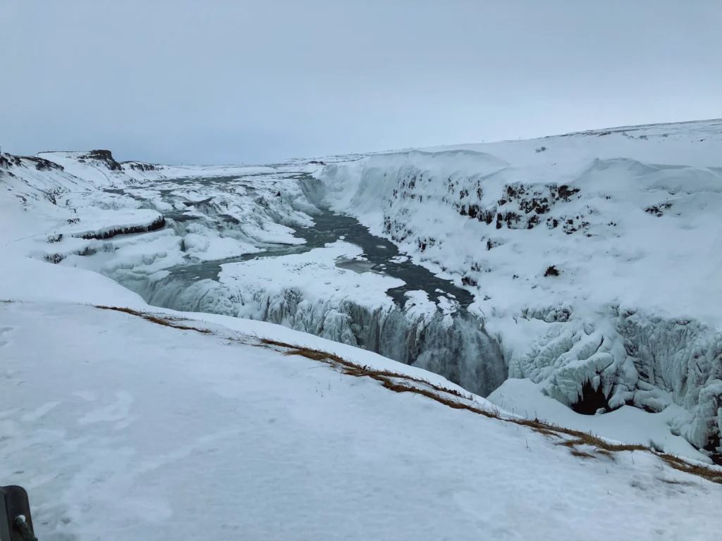 Island: vereister Wasserfall Gullfoss