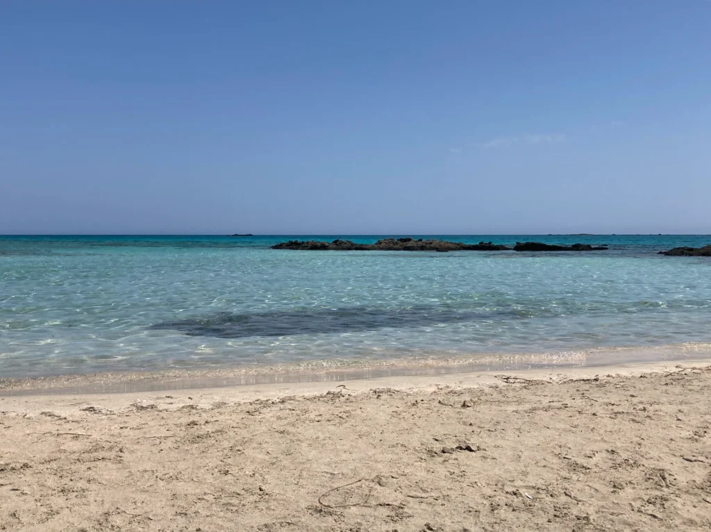 Elafonissi Beach: klares Wassern, eines der schönsten Strände auf Kreta