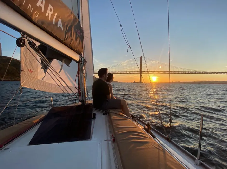 Sonnenuntergang auf einem Segelboot